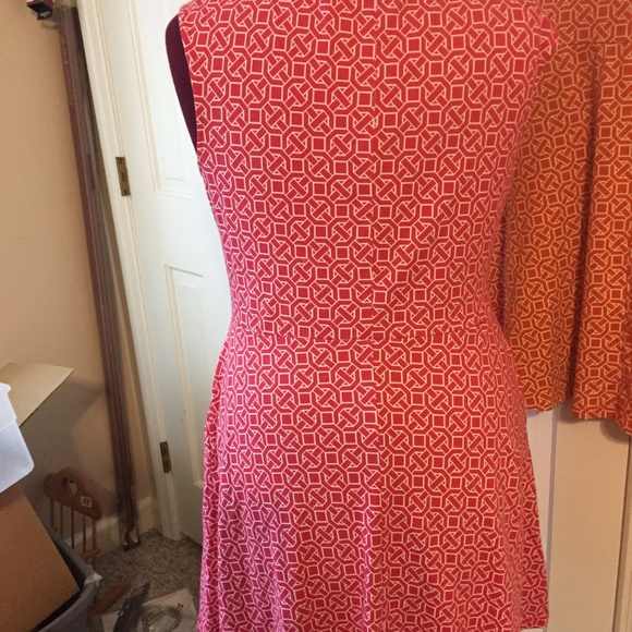 NEW YORK & COMPANY LADIES DRESS SIZE LARGE KNIT FEEL PINK & WHITE V-NECK FITTED - Picture 3 of 4